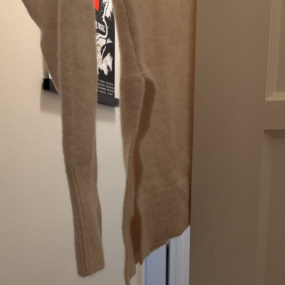 H&M Cream V-Neck Sweater - Picture 3 of 3